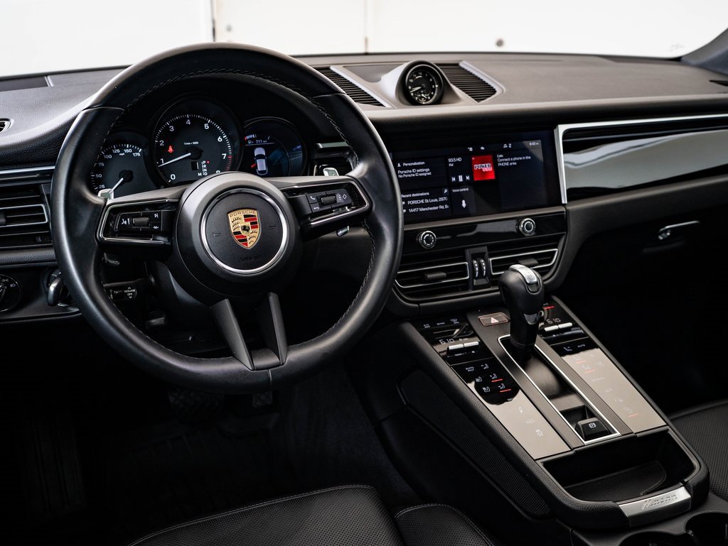 2023 Porsche Macan T photo 4