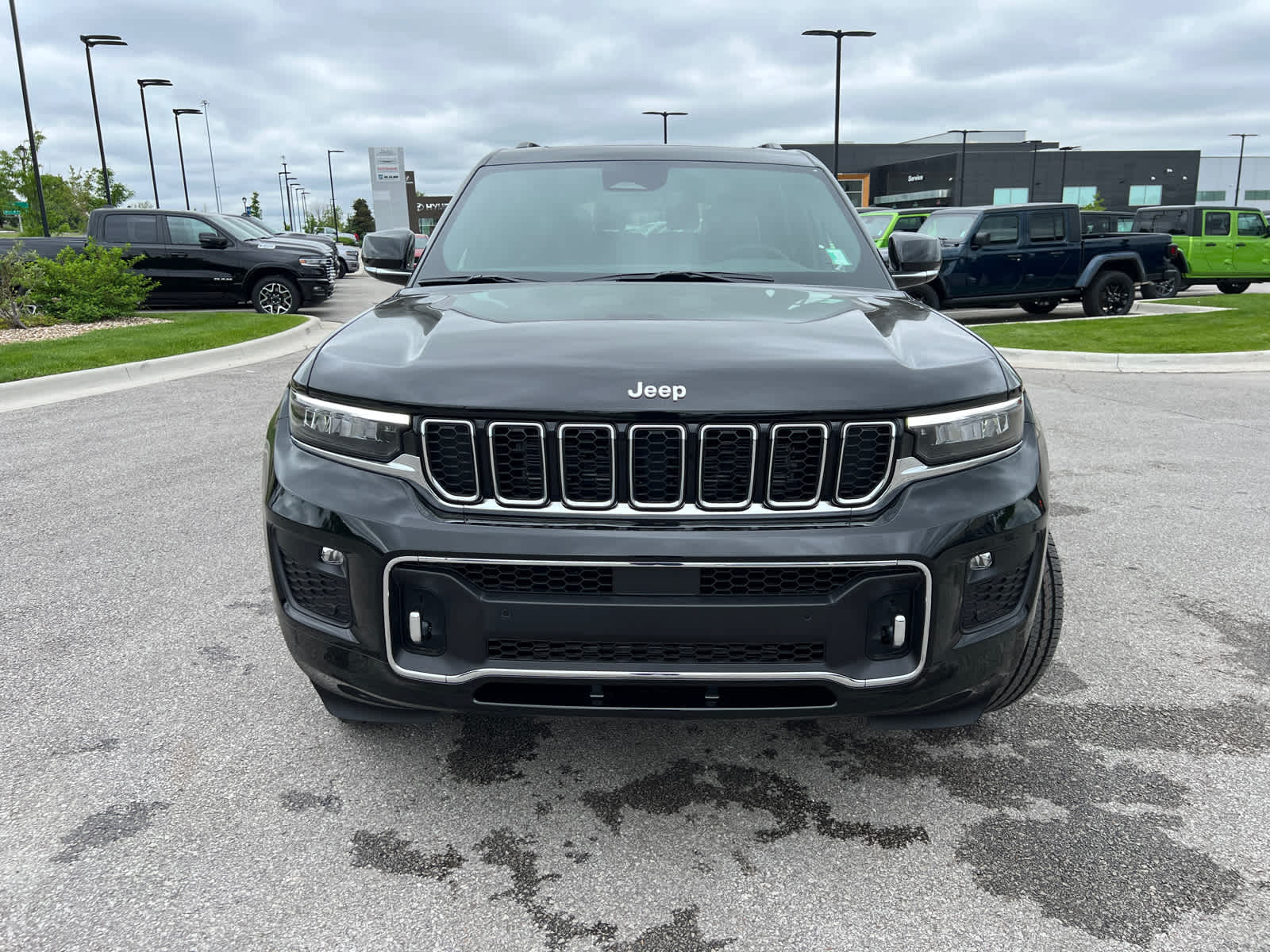 2025 Jeep Grand Cherokee Overland photo 3