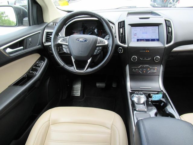 2020 Ford Edge SEL photo 11