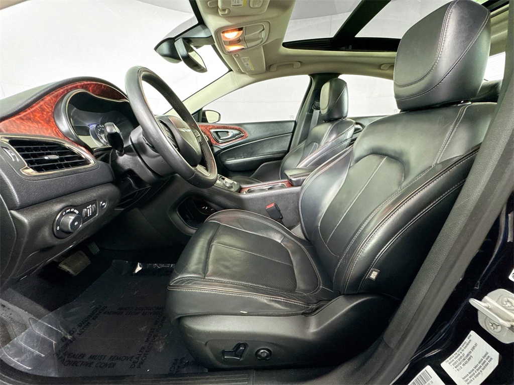 2015 Chrysler 200 C photo 3