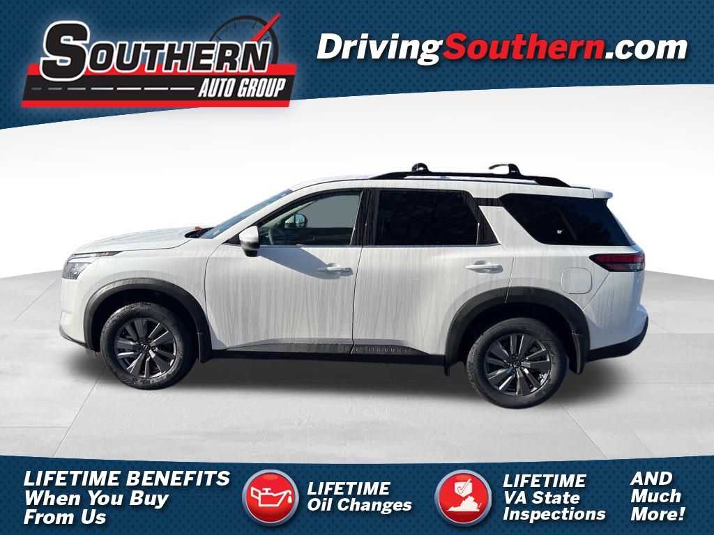 2025 Nissan Pathfinder SV's photo