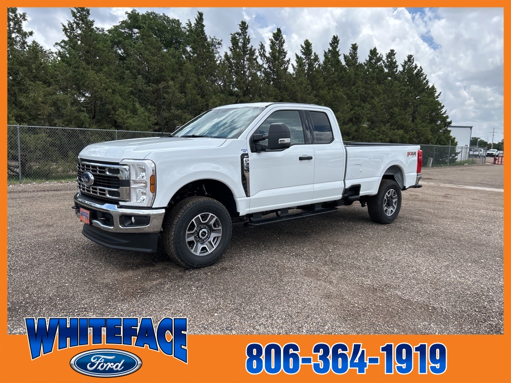 2025 Ford F-350 XLT photo 2