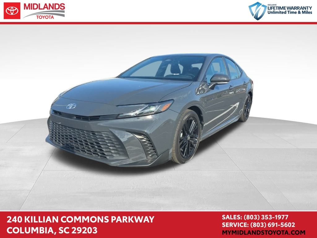 2025 Toyota Camry SE's photo
