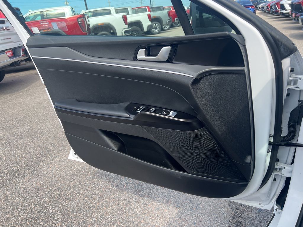 2024 Kia K5 GT-Line photo 15