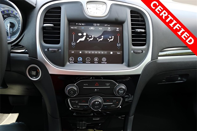 2023 Chrysler 300 Touring photo 17