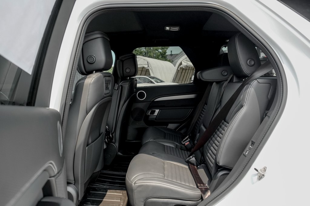 2025 Land Rover Discovery SE photo 12