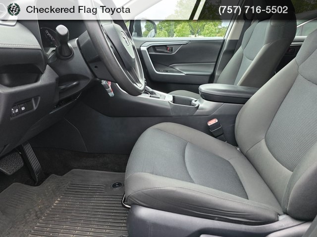 2024 Toyota RAV4 LE photo 5