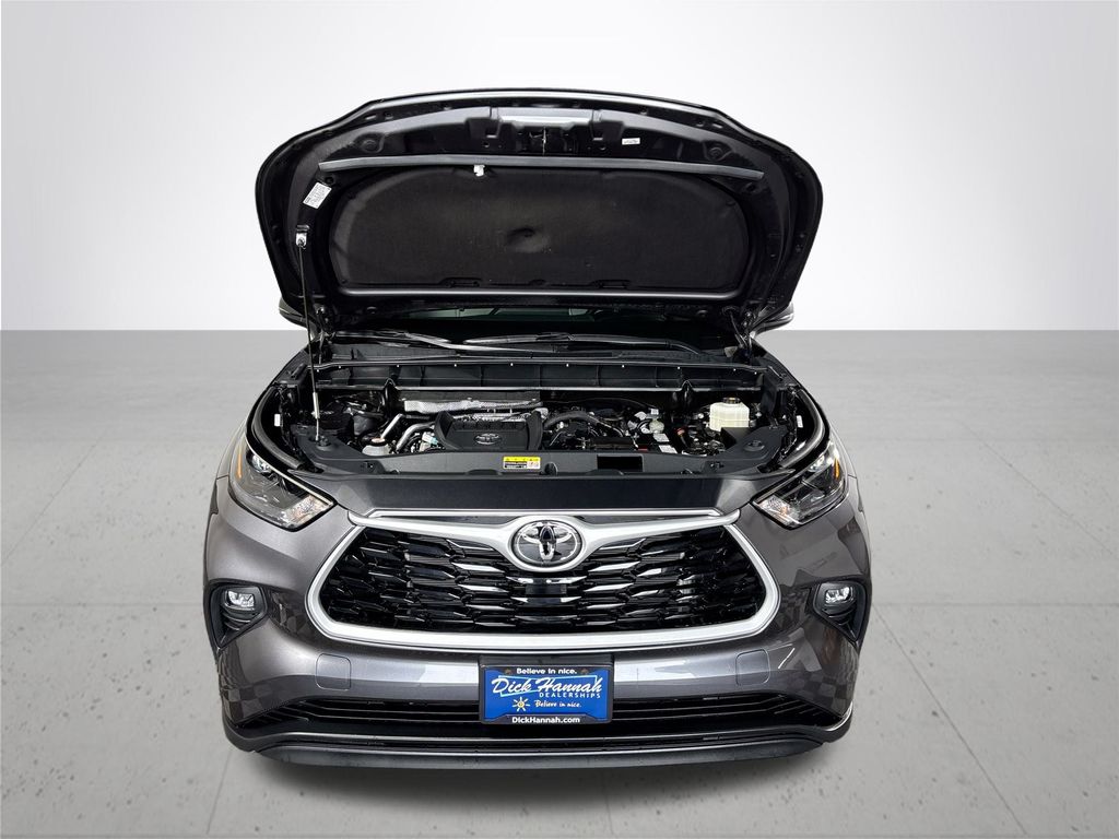 2023 Toyota Highlander L photo 19