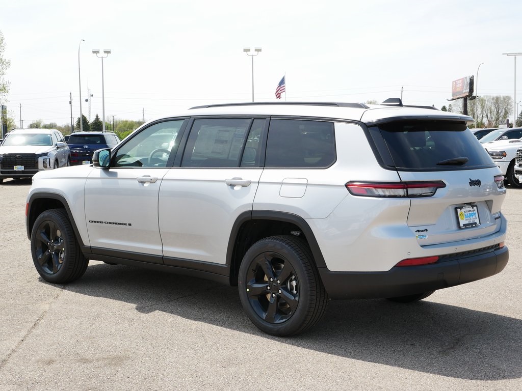2025 Jeep Grand Cherokee Limited photo 2