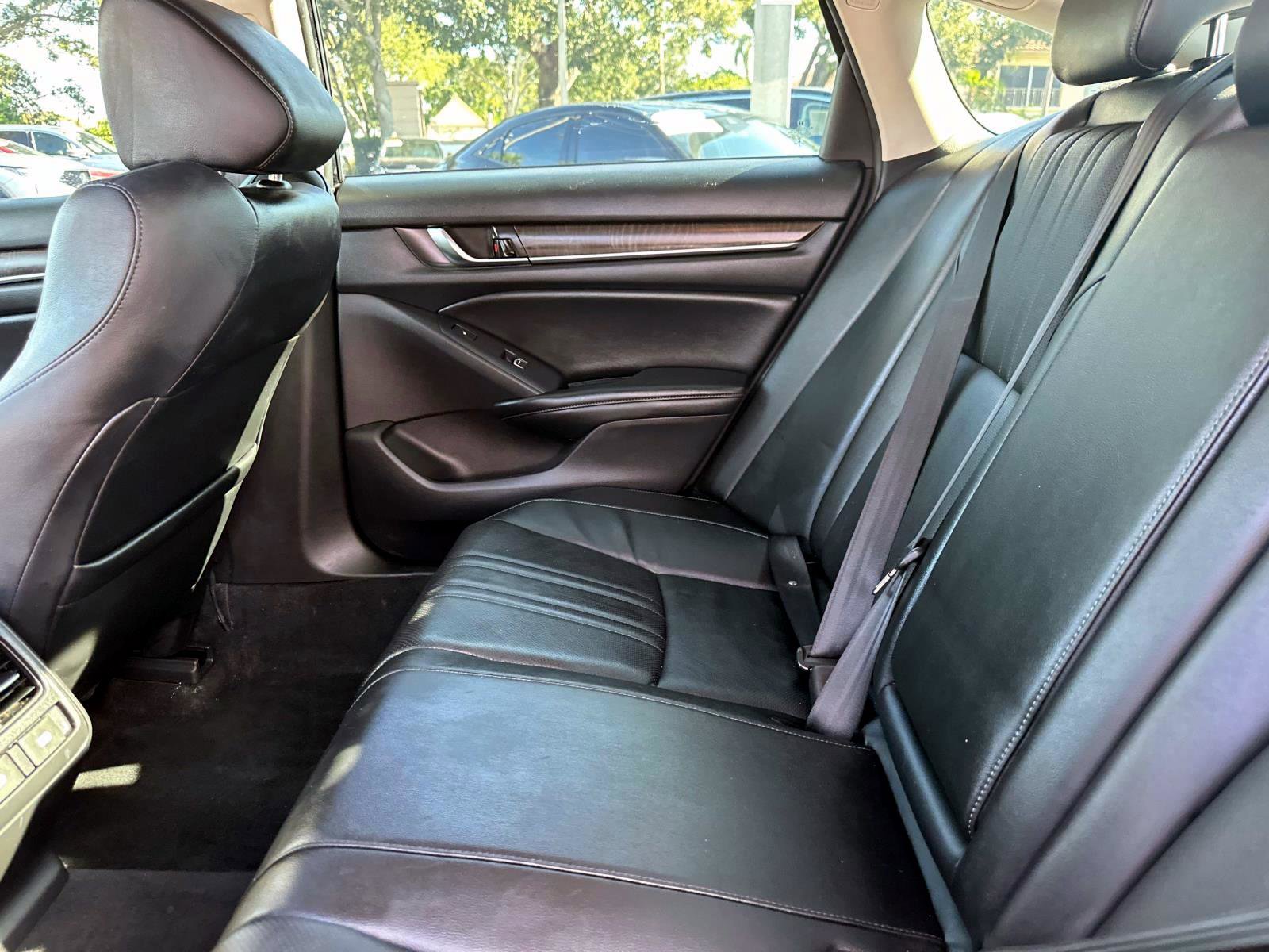 2022 Honda Accord Touring 2.0T photo 12