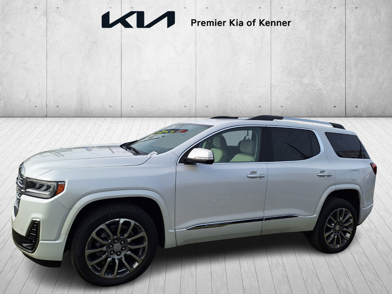 2023 GMC Acadia Denali's photo