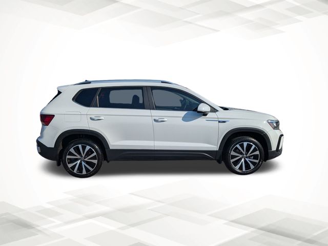 2023 Volkswagen Taos SE photo 2