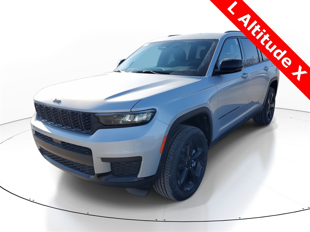 2025 Jeep Grand Cherokee Altitude photo 2