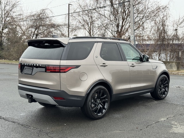 2025 Land Rover Discovery S photo 3