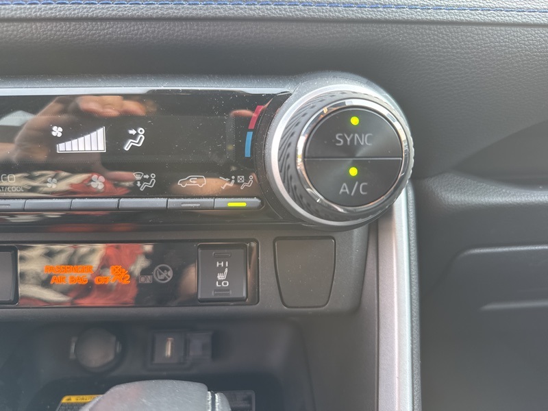 2021 Toyota RAV4 Hybrid XSE photo 18