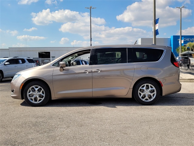 2018 Chrysler Pacifica Touring Plus photo 3