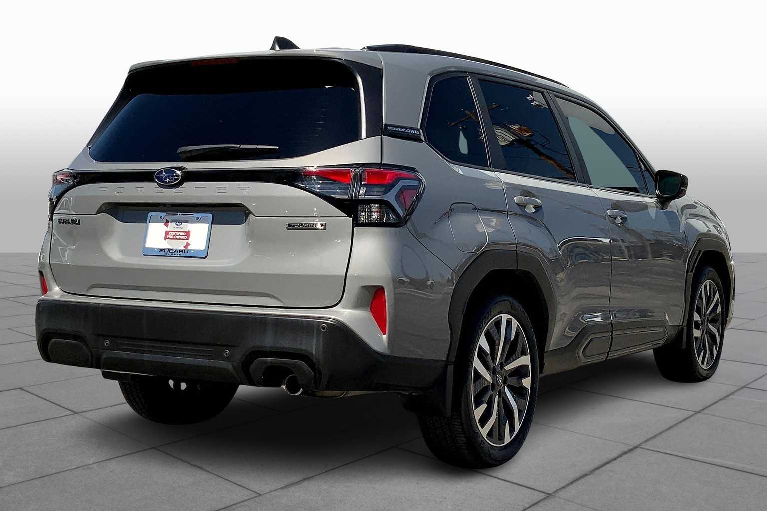 2025 Subaru Forester Touring photo 11