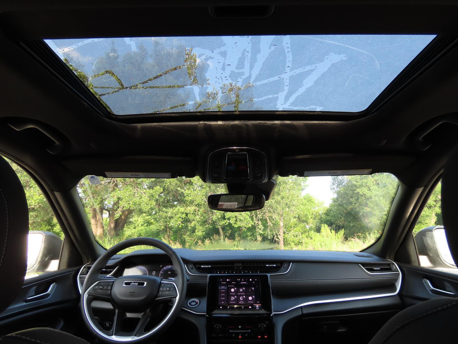 2024 Jeep Grand Cherokee Laredo X photo 3