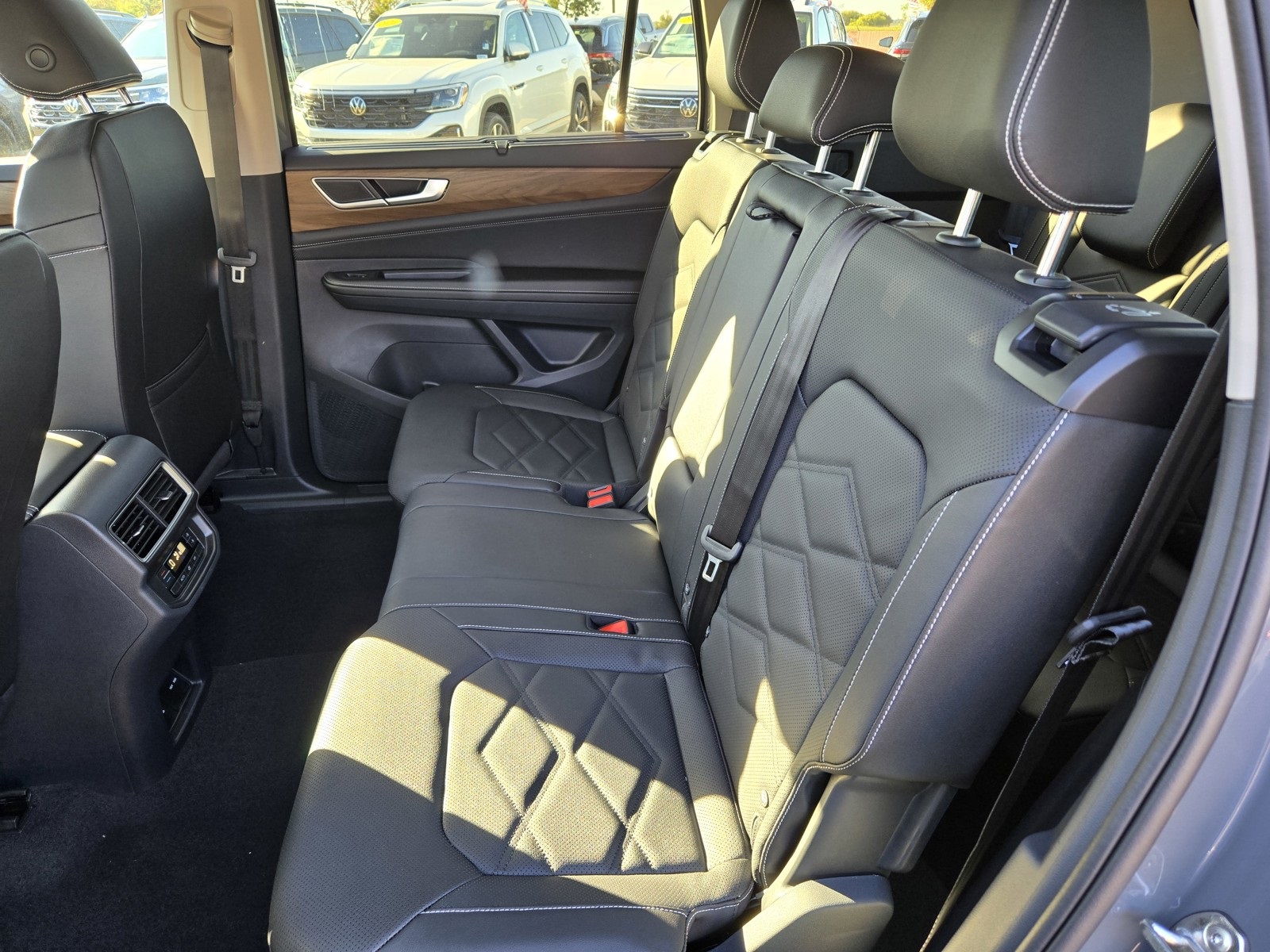 2026 Volkswagen Atlas SE Technology photo 7