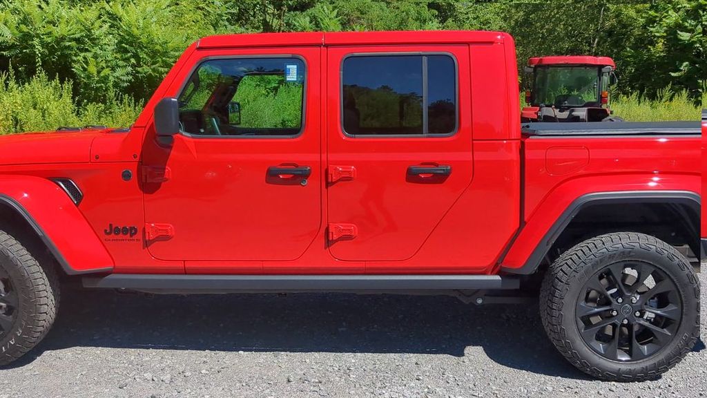 2025 Jeep Gladiator Sport photo 3