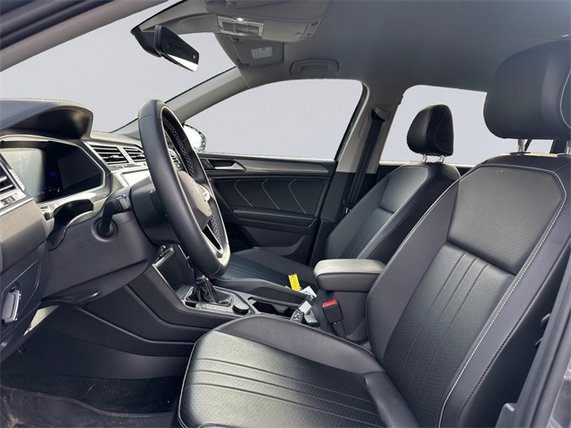 2022 Volkswagen Tiguan SE photo 9