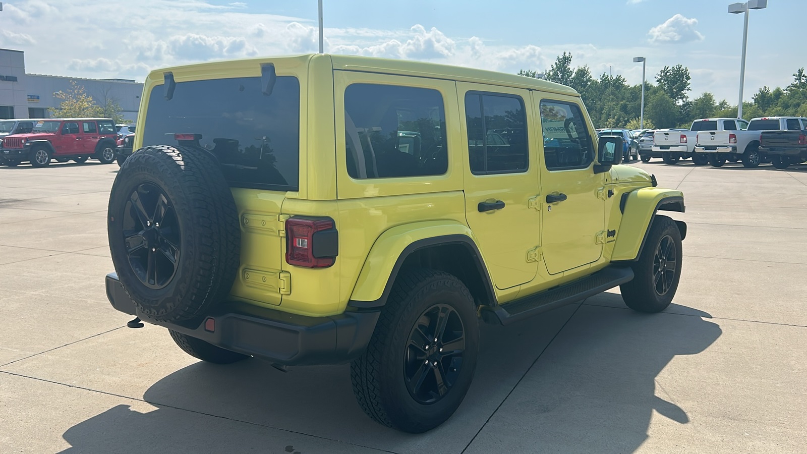 2023 Jeep Wrangler Sahara Altitude photo 3