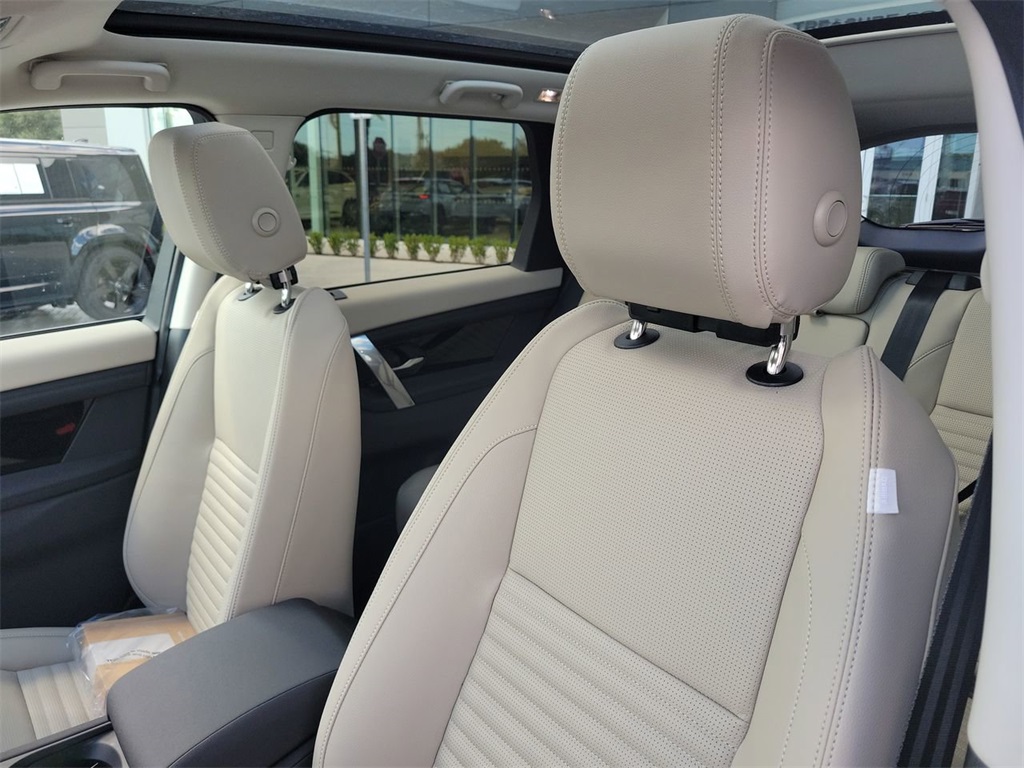 2025 Land Rover Discovery Sport S photo 22