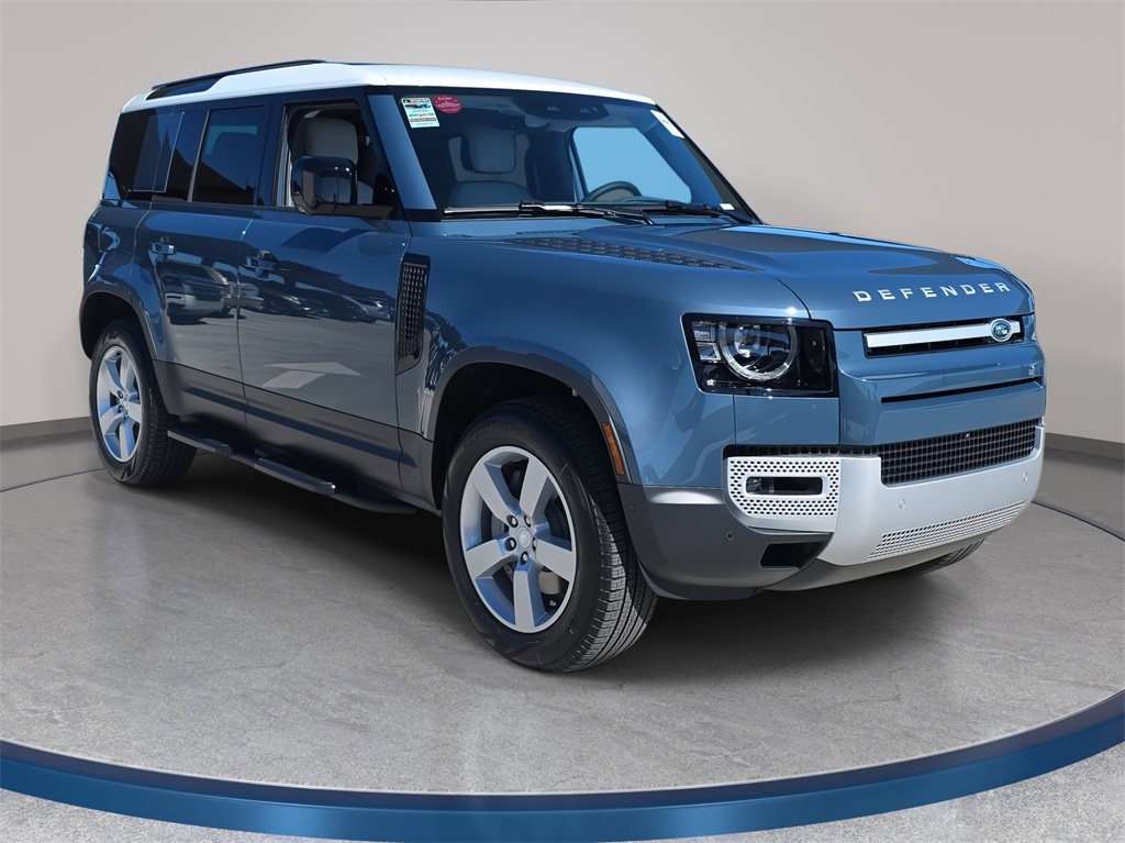 2025 Land Rover Defender 110 S photo 3