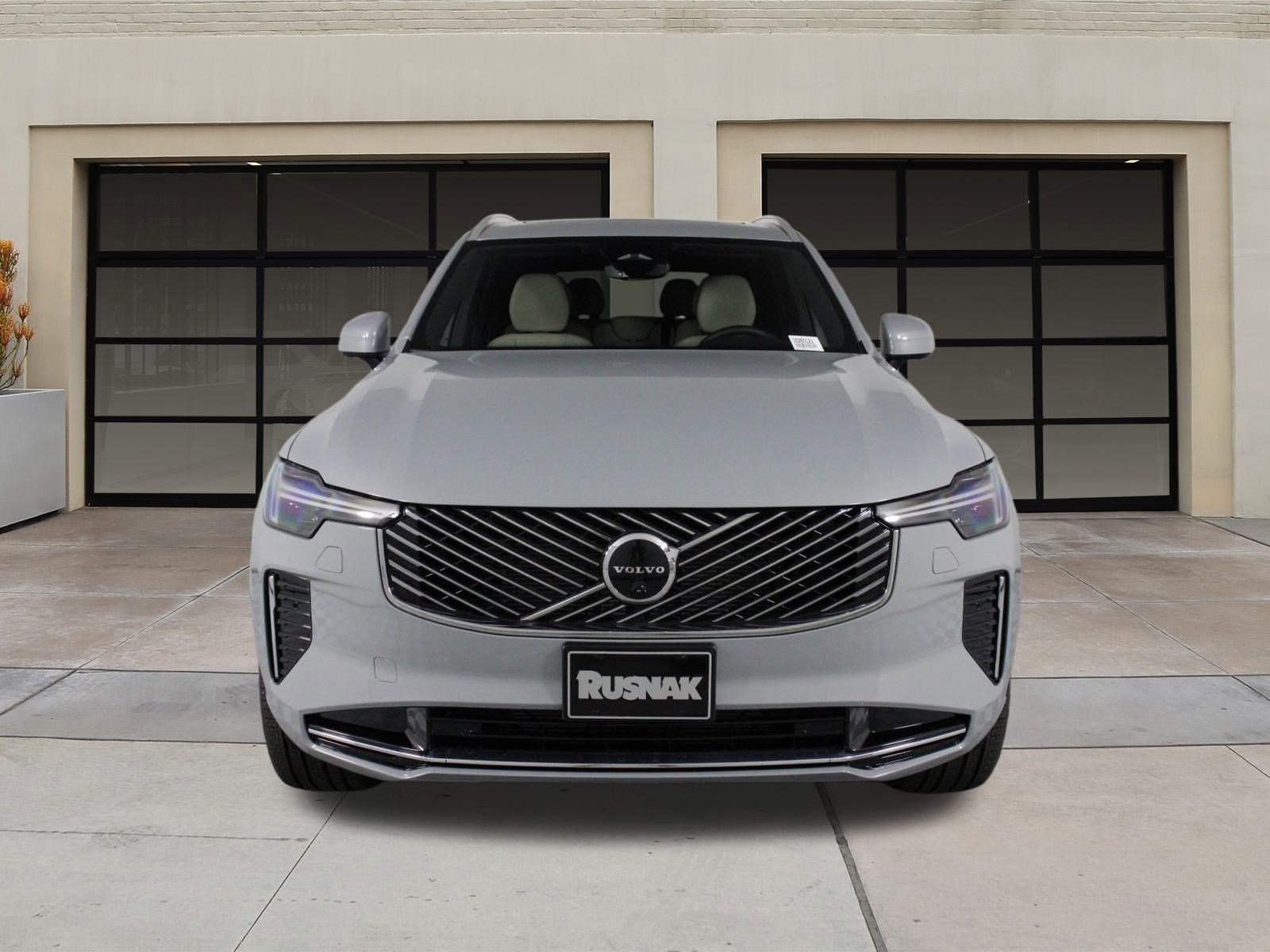 2026 Volvo XC90 AWD Plus photo 2
