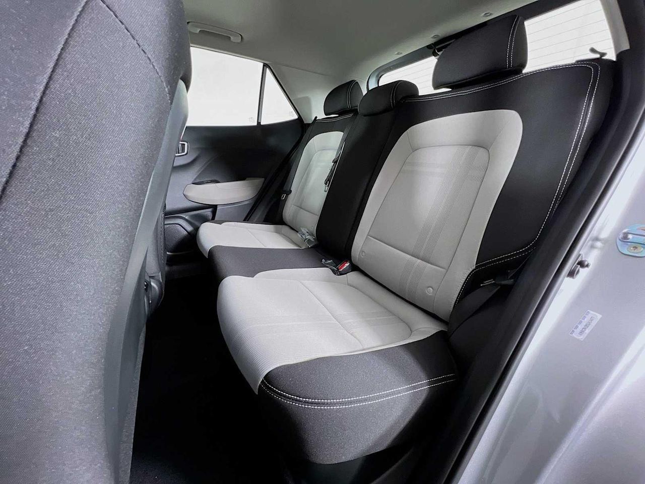 2025 Hyundai Venue SEL photo 11