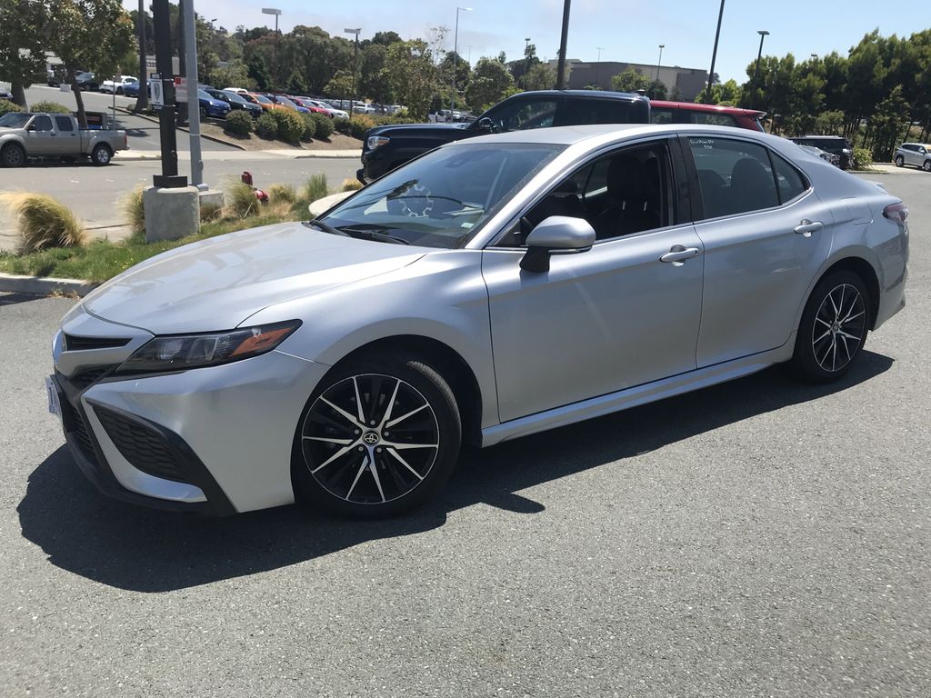 2022 Toyota Camry SE photo 5