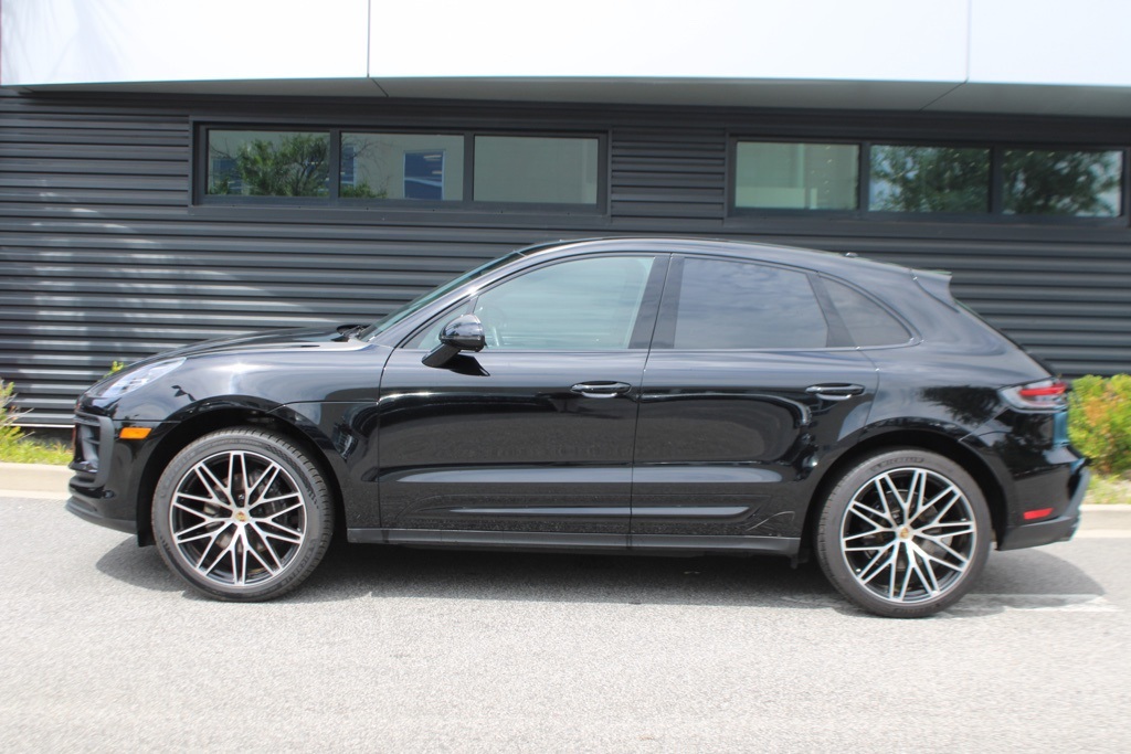2024 Porsche Macan photo 2