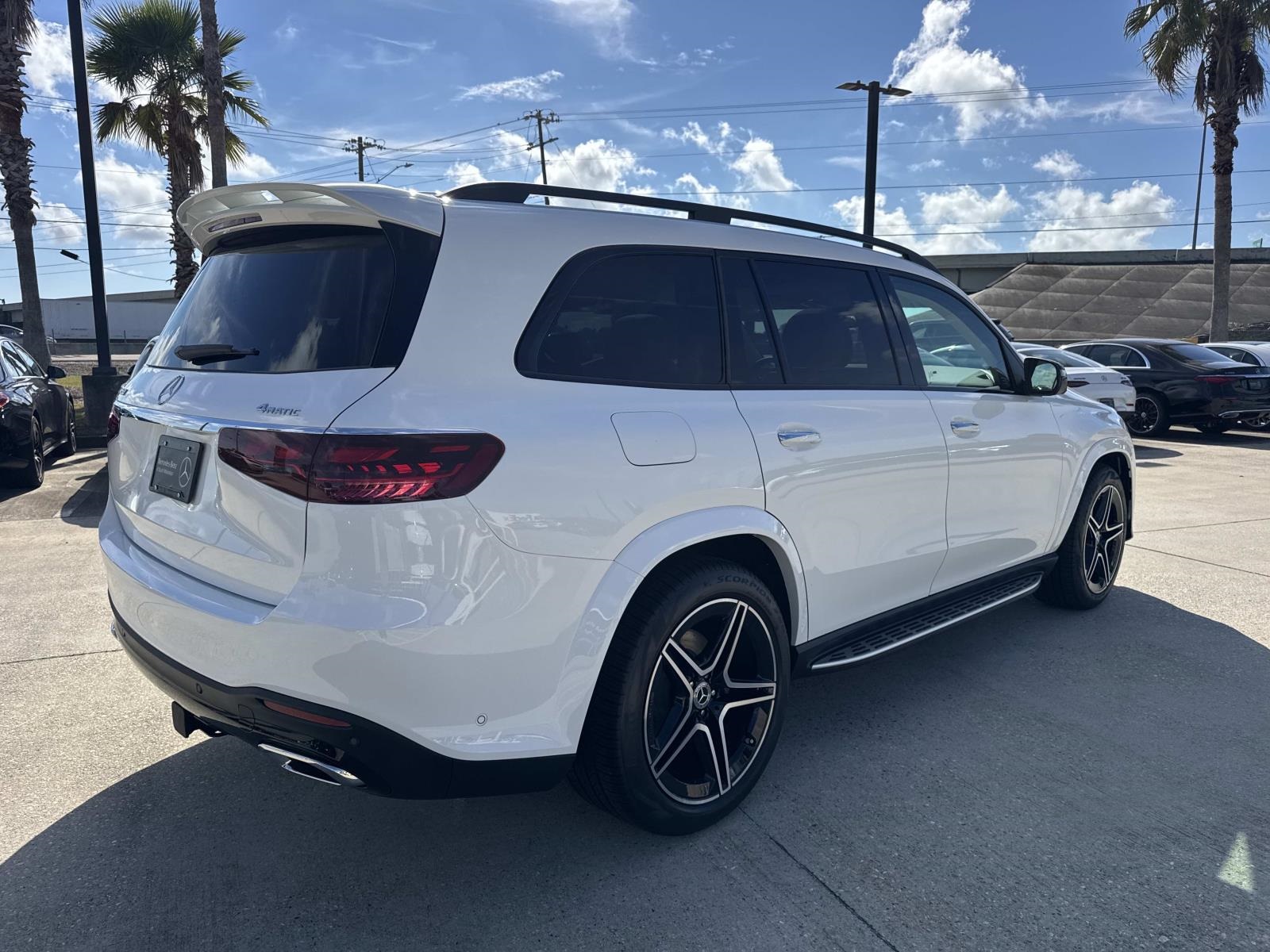 2026 Mercedes Benz GLS 450 4MATIC photo 2