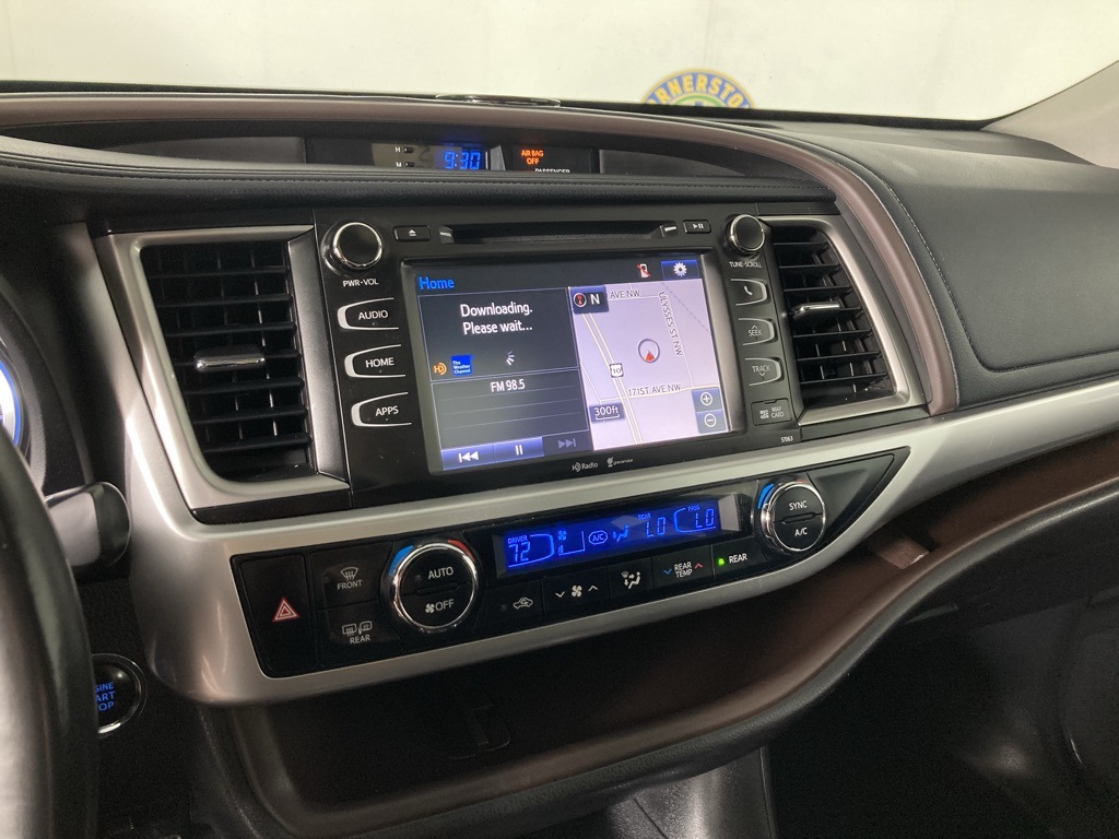 Used 2015 Toyota Highlander XLE with VIN 5TDJKRFH6FS170630 for sale in Elk River, Minnesota