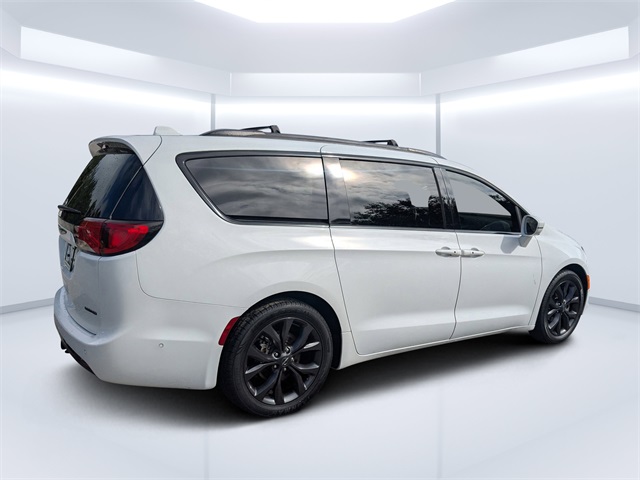 2020 Chrysler Pacifica Limited photo 2
