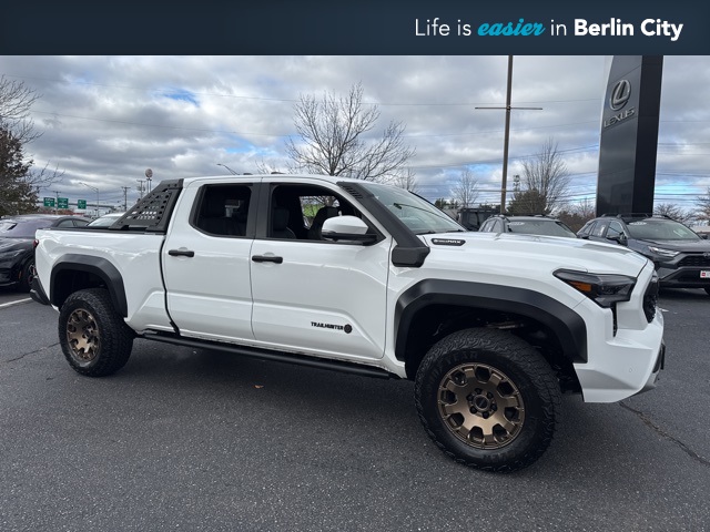 2025 Toyota Tacoma Trailhunter's photo