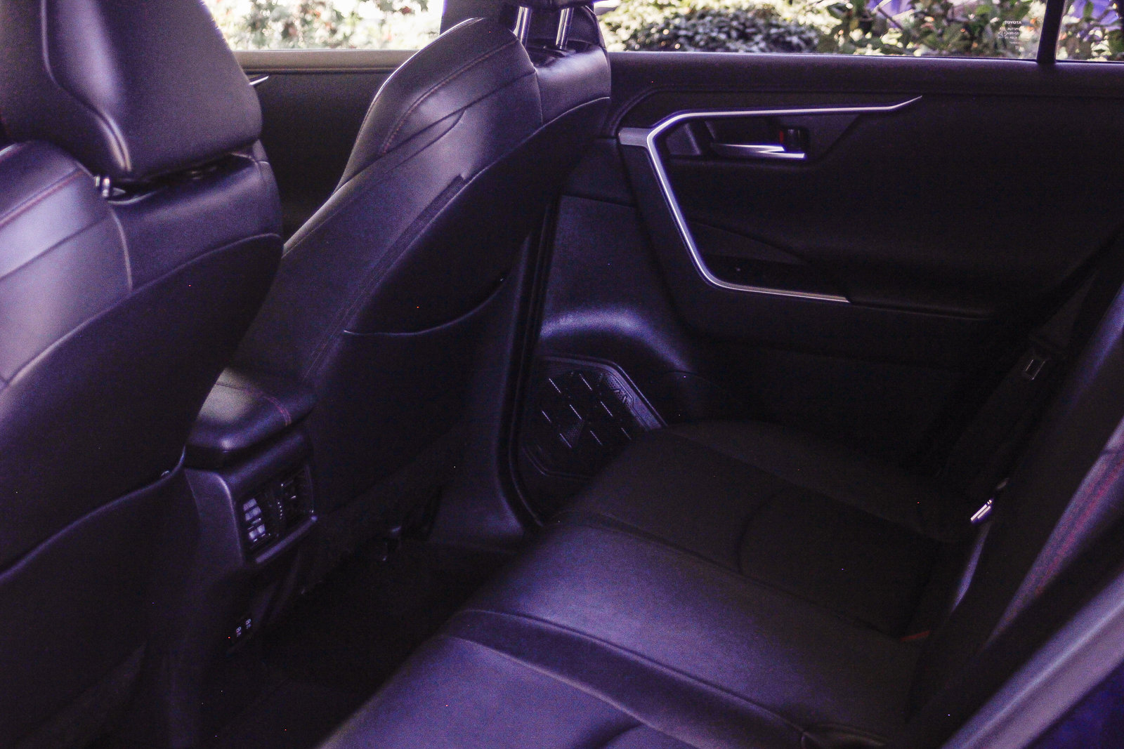 2021 Toyota RAV4 Prime XSE photo 17