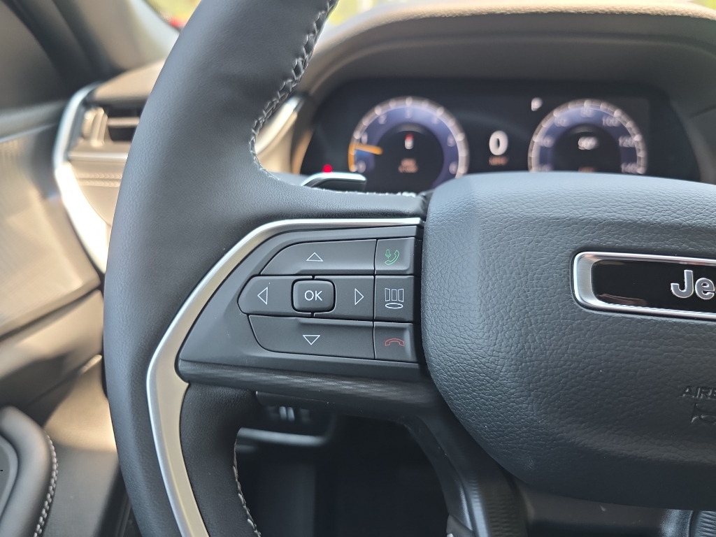 2025 Jeep Grand Cherokee Laredo X photo 15