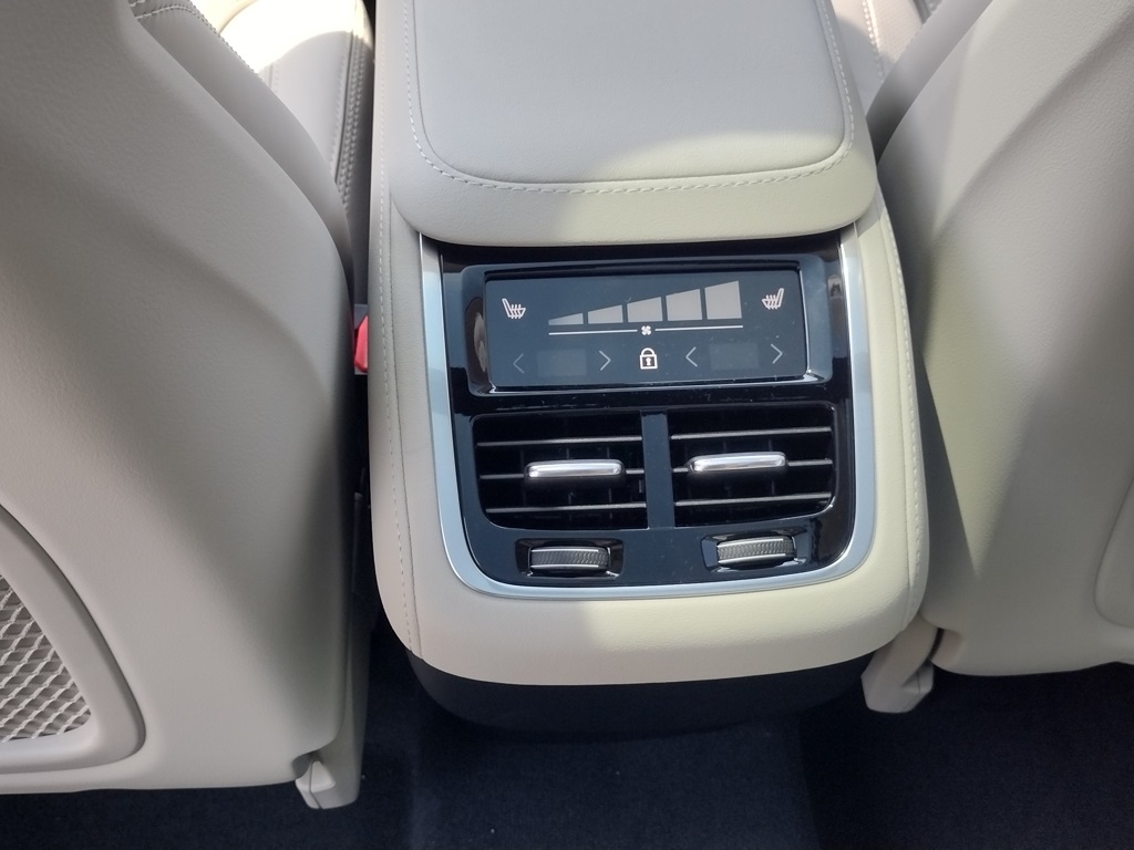 2026 VOLVO XC90 - Image 25