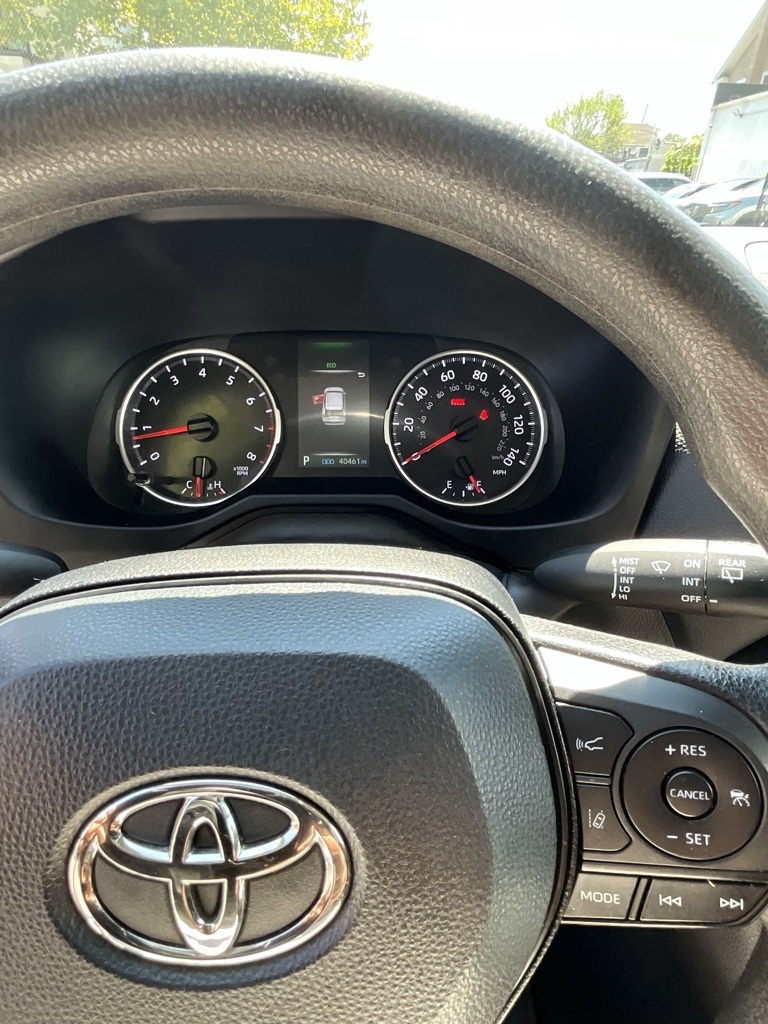 2022 Toyota RAV4 LE photo 10