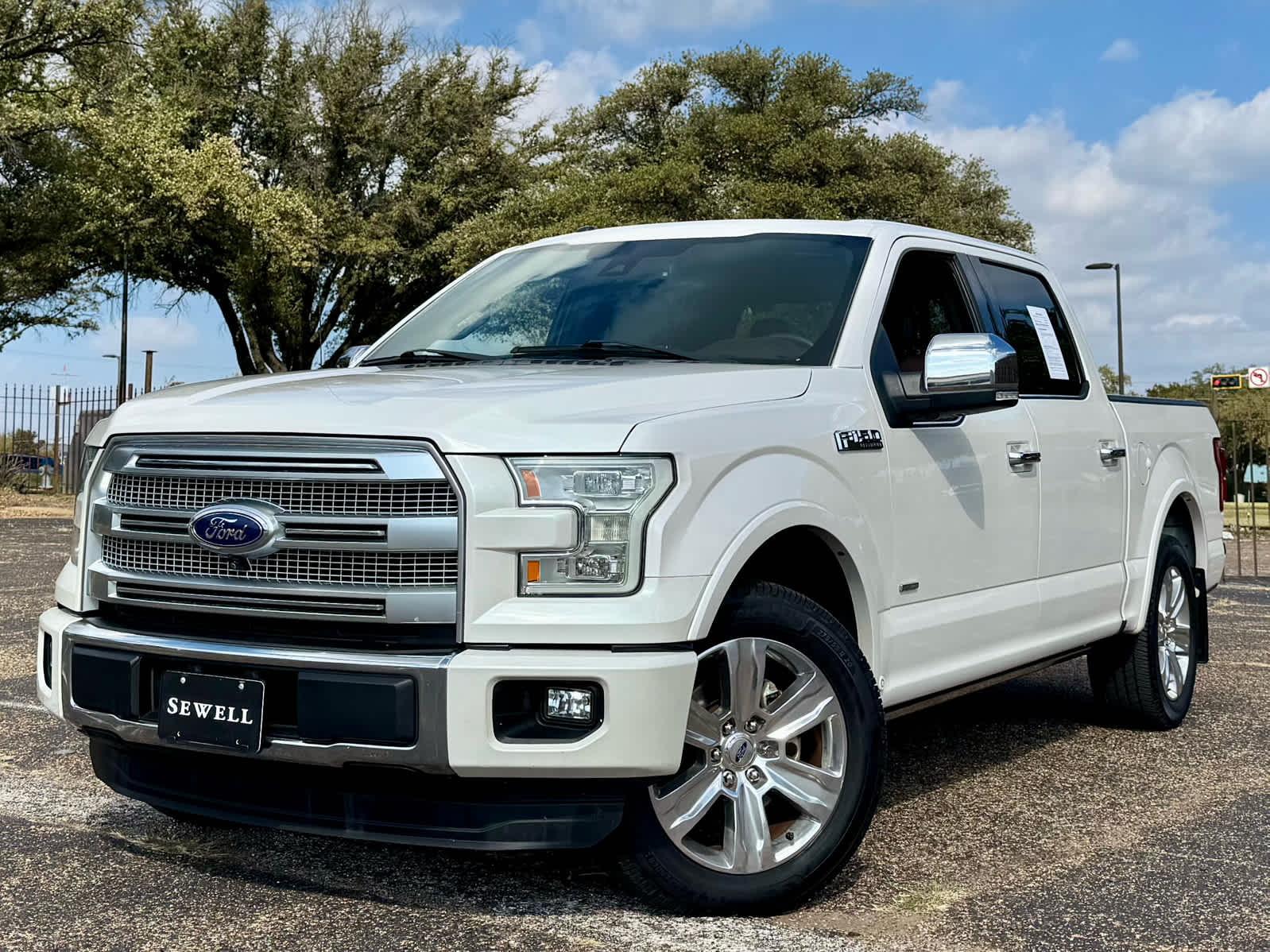 2015 Ford F-150 Platinum's photo