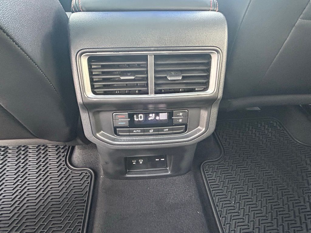 2025 Volkswagen Atlas Peak Edition SE photo 40