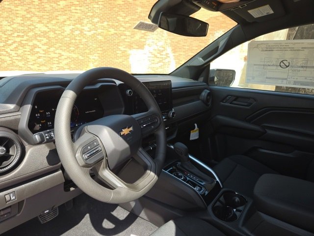 2025 Chevrolet Colorado LT photo 7