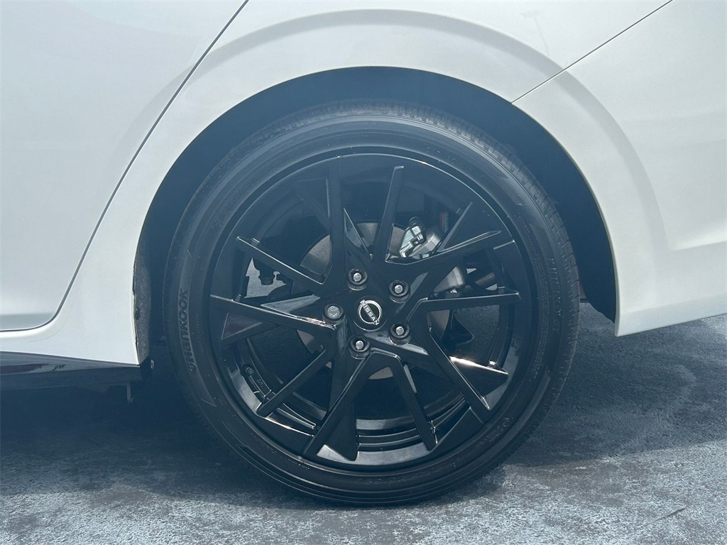 2025 Nissan Sentra SR Midnight Edition photo 8