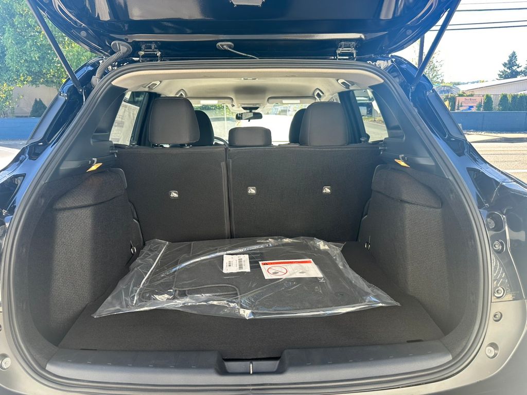 2025 Nissan Kicks SV photo 27