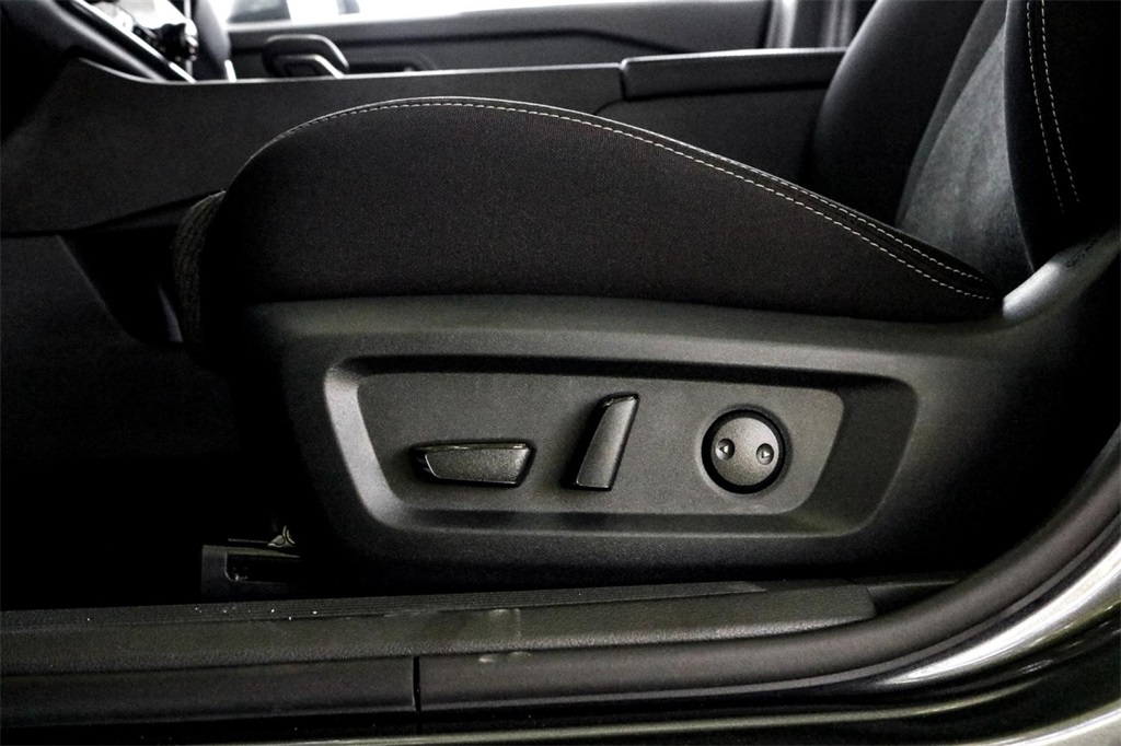 2025 Nissan Rogue SV photo 6
