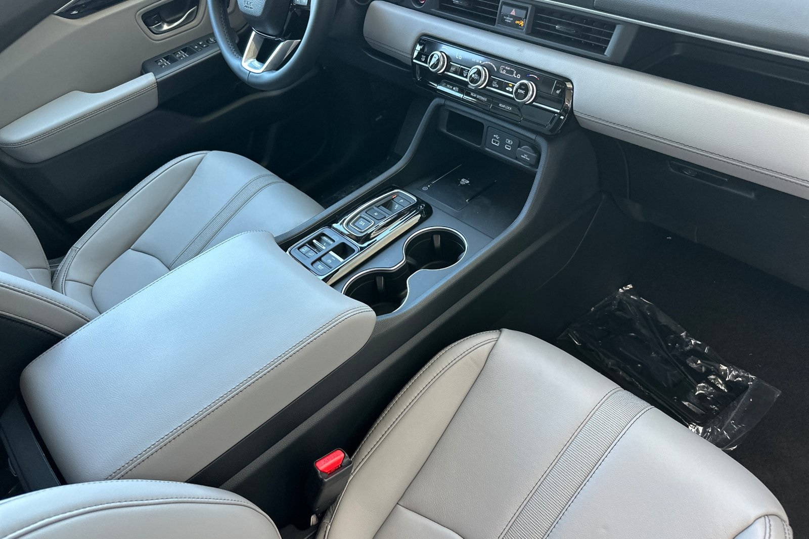 2025 Honda Pilot Touring photo 14