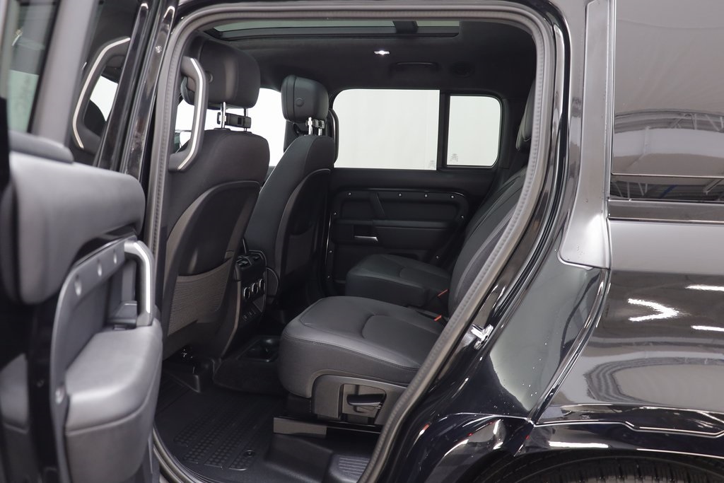 2025 Land Rover Defender 130 V8 photo 14