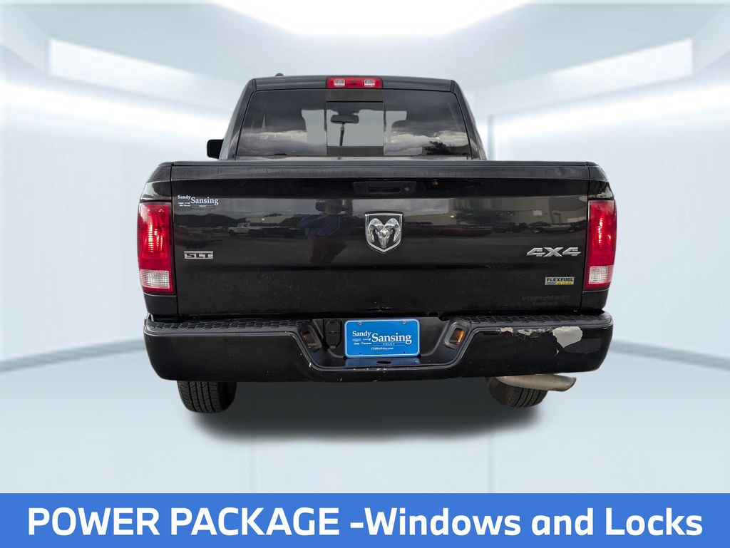 2016 Ram 1500 SLT photo 4