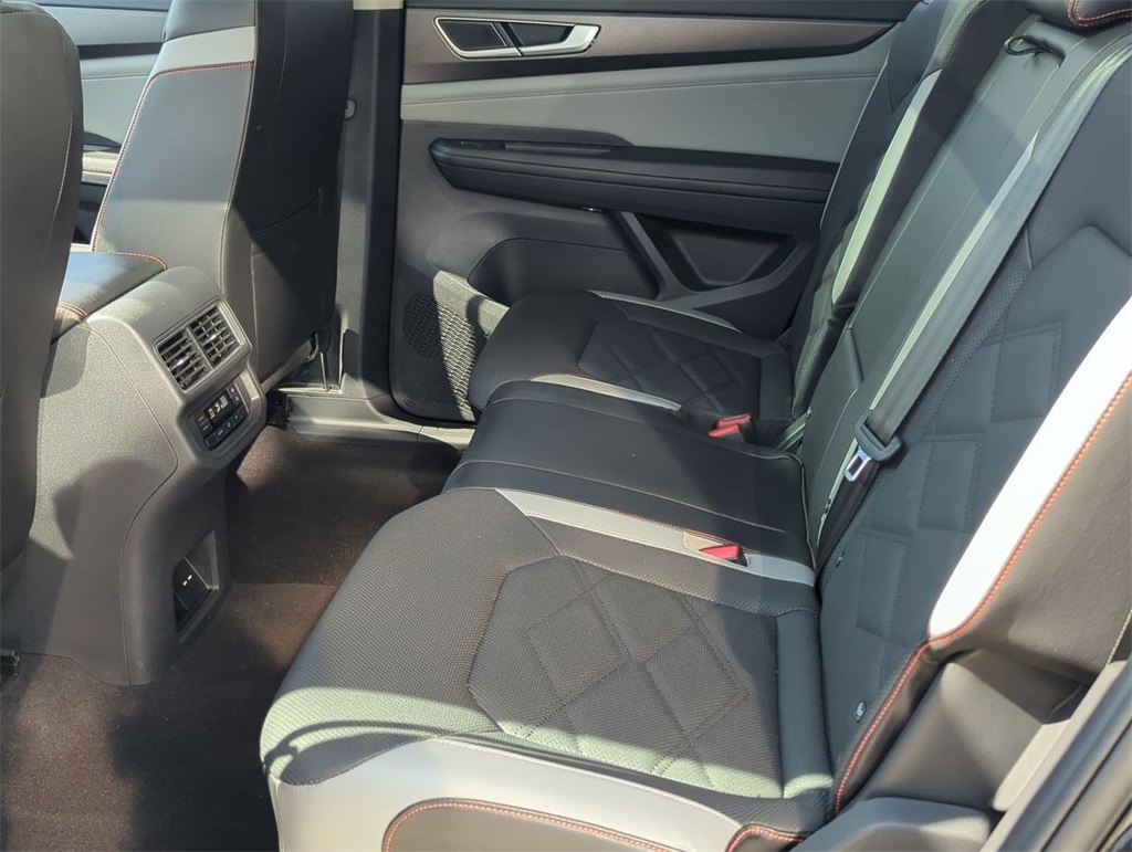 2024 Volkswagen Atlas Peak Edition SEL photo 19